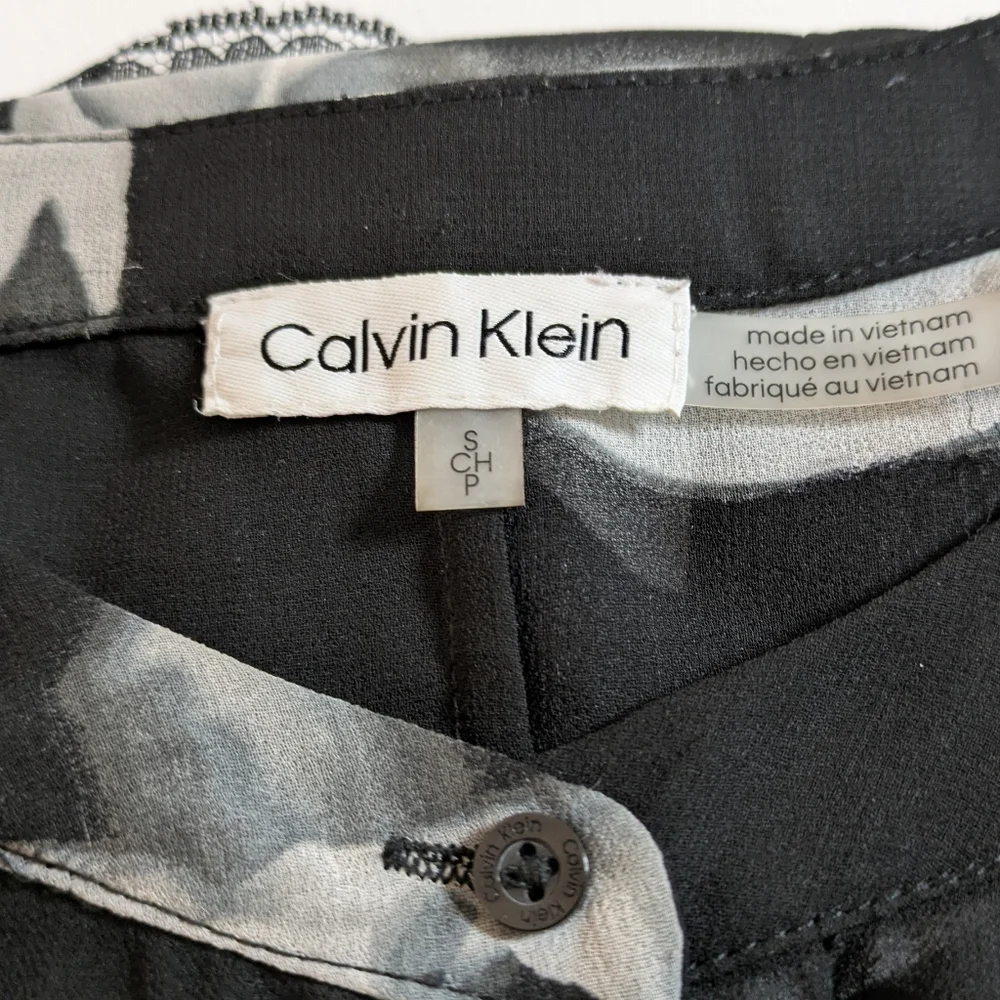 Calvin Klein Women’s Floral Chiffon Button-Up Sheer Top Size S Black White Lace - Picture 8 of 10